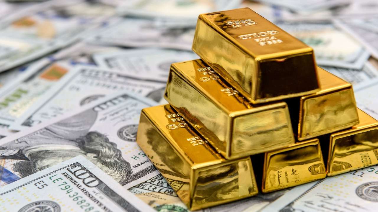 Gold rises to two-week high as dollar dives - Inside Financial Markets